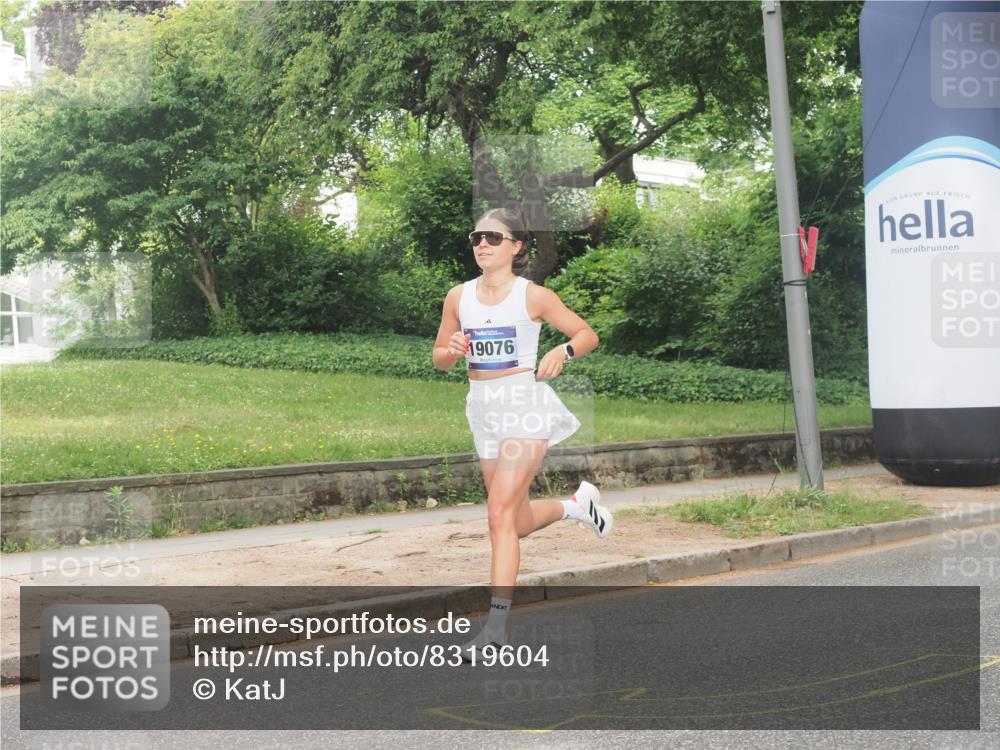 29.06.2025 - hella hamburg halbmarathon KatJ http://msf.ph/oto/8319604 29.06.2025 10:16:16 Zwischen KM18-KM19  meine-sportfotos.de