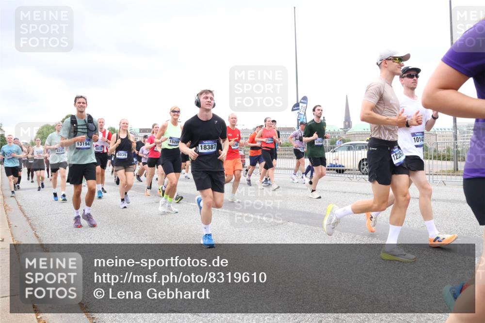 29.06.2025 - hella hamburg halbmarathon Lena Gebhardt http://msf.ph/oto/8319610 29.06.2025 10:57:12 Lombardsbrücke 13194, 4241, 6832, 2871, 8039, 15209, 5444, 12829, 18387, 1226, 10142, 1207, 2041, 2370, 2871, 2932, 3195, 3348, 3387, 3388, 3418, 3470, 3485, 3516, 3517, 3723, 3851, 4086, 4094, 4106, 4118, 4180, 4241, 4485, 4568, 4569, 4611, 4998, 5057, 5316, 5589, 5639, 5738, 5944, 6053, 6284, 6348, 6349, 6832, 6981, 7381, 7416, 7417, 7592, 7728, 7787, 7964, 8035, 8039, 8150, 8197, 8224, 8287, 8386, 8540, 8546, 8552, 8679, 8851, 8853, 9110, 9298, 9299 meine-sportfotos.de