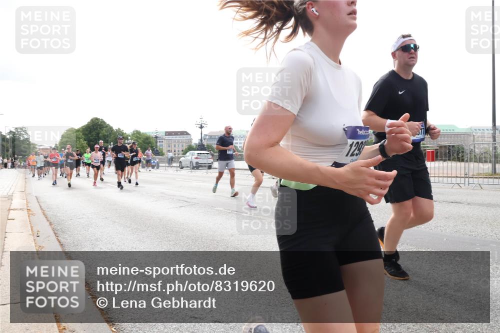 29.06.2025 - hella hamburg halbmarathon Lena Gebhardt http://msf.ph/oto/8319620 29.06.2025 10:37:32 Lombardsbrücke 129, 1022, 1276, 1337, 1475, 1597, 1819, 2016, 2031, 2072, 2104, 2199, 2272, 2480, 2486, 2640, 2853, 3127, 3230, 3633, 3714, 4097, 4347, 4733, 5146, 5171, 5186, 5522, 5560, 5790, 5875, 5940, 6172, 6243, 6584, 6804, 6821, 6955, 7085, 7124, 7235, 7321, 7350, 7544, 7707, 7777, 7823, 8257, 8258, 8811, 8843, 9054, 9055, 9247, 9288, 9524, 9895, 10159, 10506, 12123, 12254, 12472, 12824, 16680, 17798 meine-sportfotos.de