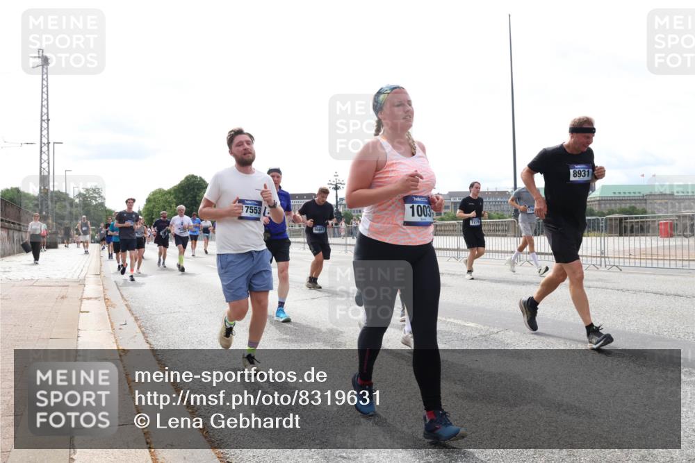 29.06.2025 - hella hamburg halbmarathon Lena Gebhardt http://msf.ph/oto/8319631 29.06.2025 10:22:41 Lombardsbrücke 7553, 16667, 1003, 7276, 8931, 1029, 1187, 1419, 1598, 1853, 2022, 2294, 2351, 2479, 2766, 2886, 3003, 3034, 3108, 3430, 3457, 3511, 3600, 3601, 3910, 3946, 4113, 4114, 4131, 4556, 4559, 4829, 4969, 4970, 5079, 5223, 5343, 5629, 5798, 5838, 6030, 6048, 6049, 6303, 6307, 6347, 6820, 6826, 6899, 7097, 7188, 7190, 7266, 7276, 7529, 7794, 7925, 8355, 8511, 8855, 8884, 8931, 9256, 10205, 10826, 12190, 13921, 14525, 14801 meine-sportfotos.de