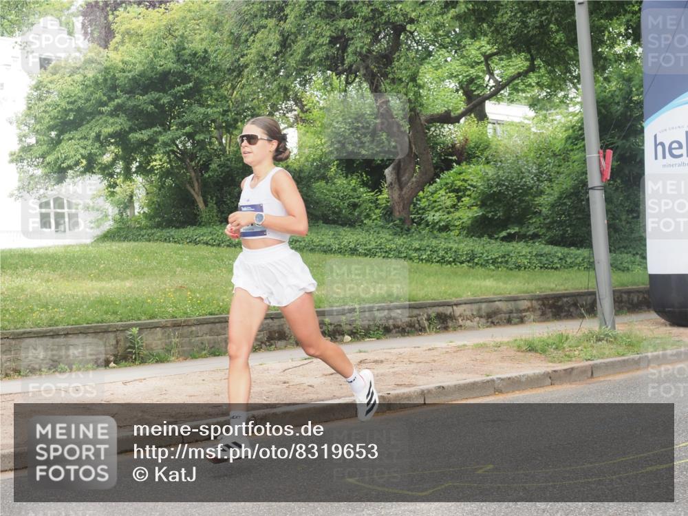 29.06.2025 - hella hamburg halbmarathon KatJ http://msf.ph/oto/8319653 29.06.2025 10:16:16 Zwischen KM18-KM19  meine-sportfotos.de