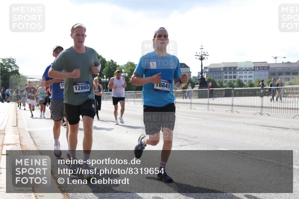 29.06.2025 - hella hamburg halbmarathon Lena Gebhardt http://msf.ph/oto/8319654 29.06.2025 09:47:55 Lombardsbrücke 12865, 8841, 1164, 1217, 1385, 1562, 1743, 2196, 2296, 2404, 2714, 2851, 3959, 4602, 5091, 5092, 5315, 5923, 6684, 6990, 8084, 8362, 8395, 8901, 9171, 9178, 9944, 10384, 10900, 10968, 11019, 11202, 11227, 11559, 11620, 11745, 12290, 12462, 12704, 12751, 12865, 13029, 13419, 13514, 13798, 13854, 14387, 14459, 14601, 14908, 14934, 14952, 15015, 15261, 15415, 15701, 15965, 16123, 16158, 16964, 17154, 18419 meine-sportfotos.de