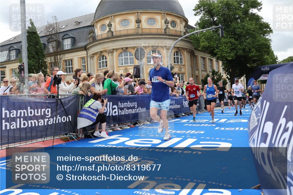 29.06.2025 - hella hamburg halbmarathon Strokosch-Dieckow http://msf.ph/oto/8319677 29.06.2025 10:58:33 Ziel 2619, 2978, 3251, 4467, 4767, 5341, 6592, 6595, 7082, 7659, 8322, 9316, 12712, 12809, 12862, 12879, 13694, 15197, 18501, 18556, 18587, 19166 meine-sportfotos.de