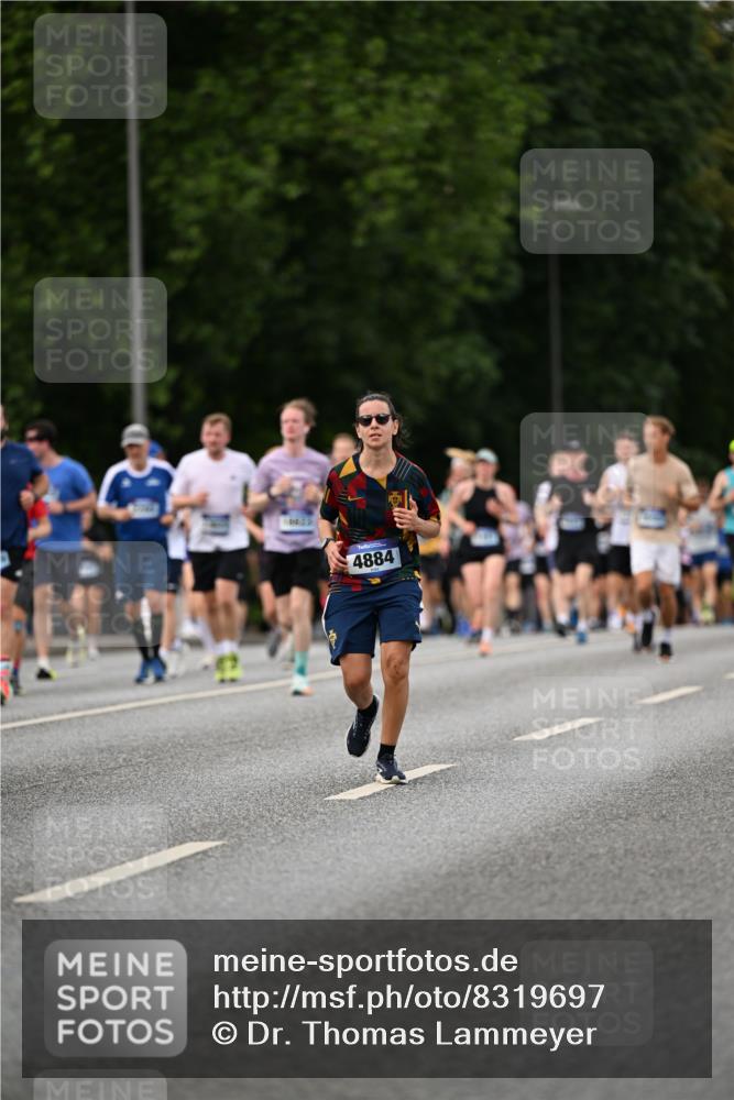 29.06.2025 - hella hamburg halbmarathon Dr. Thomas Lammeyer http://msf.ph/oto/8319697 29.06.2025 10:39:06 Kennedybrücke 1417, 1497, 2265, 2355, 2482, 2751, 3130, 3409, 4884, 5453, 6171, 6310, 6329, 6335, 6571, 6803, 6859, 7020, 7299, 8369, 8965, 9164, 9248, 10335, 10464, 10606 meine-sportfotos.de