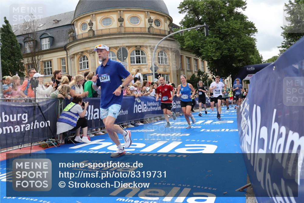 29.06.2025 - hella hamburg halbmarathon Strokosch-Dieckow http://msf.ph/oto/8319731 29.06.2025 10:58:33 Ziel 2619, 2978, 3251, 4467, 4767, 5341, 6592, 6595, 7082, 7659, 8322, 9316, 12712, 12809, 12862, 12879, 13694, 15197, 18501, 18556, 18587, 19166 meine-sportfotos.de