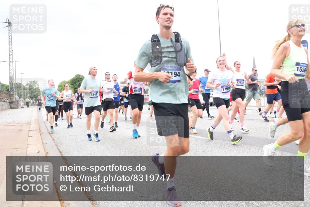 29.06.2025 - hella hamburg halbmarathon Lena Gebhardt http://msf.ph/oto/8319747 29.06.2025 10:57:13 Lombardsbrücke 2871, 6981, 4241, 060, 6832, 194, 299, 17934, 13878, 15209, 1207, 2041, 2370, 2871, 2932, 3195, 3348, 3387, 3388, 3418, 3470, 3485, 3516, 3517, 3723, 3750, 3851, 4086, 4094, 4106, 4118, 4180, 4241, 4485, 4568, 4569, 4611, 4998, 5057, 5117, 5316, 5589, 5639, 5738, 5944, 6053, 6284, 6827, 6832, 6981, 7381, 7416, 7417, 7592, 7728, 7787, 7964, 8035, 8039, 8150, 8197, 8224, 8287, 8386, 8540, 8546, 8552, 8679, 8851, 8853, 8873, 9110, 9298, 9299 meine-sportfotos.de
