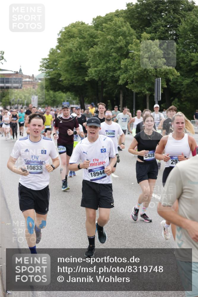 29.06.2025 - hella hamburg halbmarathon Jannik Wohlers http://msf.ph/oto/8319748 29.06.2025 10:39:19 Lombardsbrücke 2313, 2578, 2976, 3046, 4298, 4609, 4752, 5045, 5701, 6427, 6428, 6719, 6726, 6739, 7053, 7125, 7199, 7429, 8107, 8612, 8995, 9080, 9569, 9747, 9777, 10441, 10627, 10648, 10666, 10714, 10833, 10901, 10939, 11461, 11664, 11982, 12150, 12631, 12680, 13495, 13644, 14111, 14674, 14882, 15265, 15494, 16532, 17379, 17407, 17634, 17666, 17695, 18157, 18944, 19121 meine-sportfotos.de