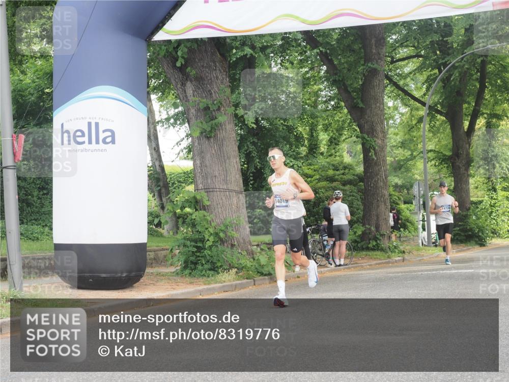 29.06.2025 - hella hamburg halbmarathon KatJ http://msf.ph/oto/8319776 29.06.2025 10:16:23 Zwischen KM18-KM19  meine-sportfotos.de