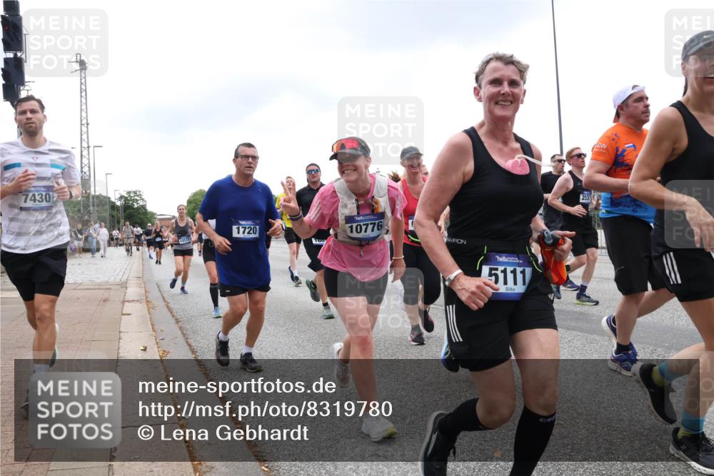 29.06.2025 - hella hamburg halbmarathon Lena Gebhardt http://msf.ph/oto/8319780 29.06.2025 10:47:15 Lombardsbrücke 7430, 13172, 1720, 160, 10776, 5111, 2537, 1073, 1185, 1286, 1363, 1434, 1463, 1523, 1593, 1607, 1704, 1720, 1961, 2148, 2211, 2320, 2327, 2407, 2537, 2555, 2556, 2665, 2981, 2994, 3339, 3407, 3823, 4037, 4184, 4239, 4325, 4483, 4806, 4895, 4974, 4975, 5111, 5114, 5796, 5895, 5953, 6255, 6256, 6485, 6496, 6740, 6879, 6995, 7073, 7403, 7412, 7430, 7431, 7630, 7631, 7827, 8105, 8131, 8270, 8486, 8553, 8684, 8706, 8915, 8953, 8967, 9018, 11458, 11738 meine-sportfotos.de