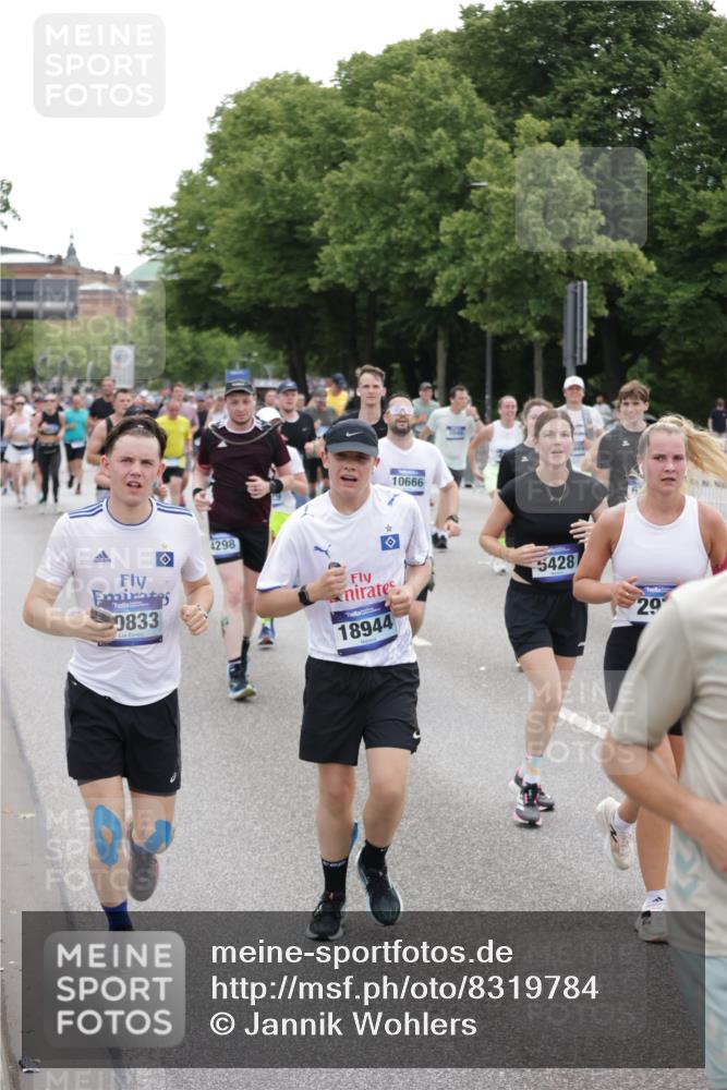 29.06.2025 - hella hamburg halbmarathon Jannik Wohlers http://msf.ph/oto/8319784 29.06.2025 10:39:19 Lombardsbrücke 2313, 2578, 2976, 3046, 4298, 4609, 4752, 5045, 5701, 6427, 6428, 6719, 6726, 6739, 7053, 7125, 7199, 7429, 8107, 8612, 8995, 9080, 9569, 9747, 9777, 10441, 10627, 10648, 10666, 10714, 10833, 10901, 10939, 11461, 11664, 11982, 12150, 12631, 12680, 13495, 13644, 14111, 14674, 14882, 15265, 15494, 16532, 17379, 17407, 17634, 17666, 17695, 18157, 18944, 19121 meine-sportfotos.de