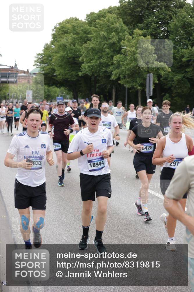 29.06.2025 - hella hamburg halbmarathon Jannik Wohlers http://msf.ph/oto/8319815 29.06.2025 10:39:19 Lombardsbrücke 2313, 2578, 2976, 3046, 4298, 4609, 4752, 5045, 5701, 6427, 6428, 6719, 6726, 6739, 7053, 7125, 7199, 7429, 8107, 8612, 8995, 9080, 9569, 9747, 9777, 10441, 10627, 10648, 10666, 10714, 10833, 10901, 10939, 11461, 11664, 11982, 12150, 12631, 12680, 13495, 13644, 14111, 14674, 14882, 15265, 15494, 16532, 17379, 17407, 17634, 17666, 17695, 18157, 18944, 19121 meine-sportfotos.de