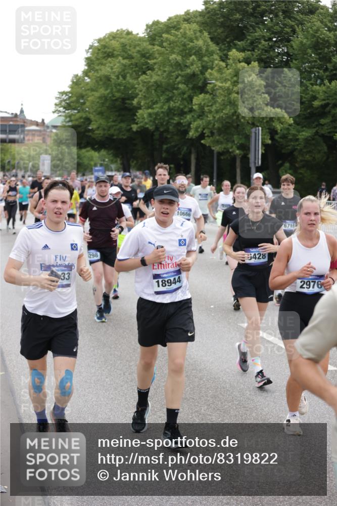 29.06.2025 - hella hamburg halbmarathon Jannik Wohlers http://msf.ph/oto/8319822 29.06.2025 10:39:19 Lombardsbrücke 2313, 2578, 2976, 3046, 4298, 4609, 4752, 5045, 5701, 6427, 6428, 6719, 6726, 6739, 7053, 7125, 7199, 7429, 8107, 8612, 8995, 9080, 9569, 9747, 9777, 10441, 10627, 10648, 10666, 10714, 10833, 10901, 10939, 11461, 11664, 11982, 12150, 12631, 12680, 13495, 13644, 14111, 14674, 14882, 15265, 15494, 16532, 17379, 17407, 17634, 17666, 17695, 18157, 18944, 19121 meine-sportfotos.de
