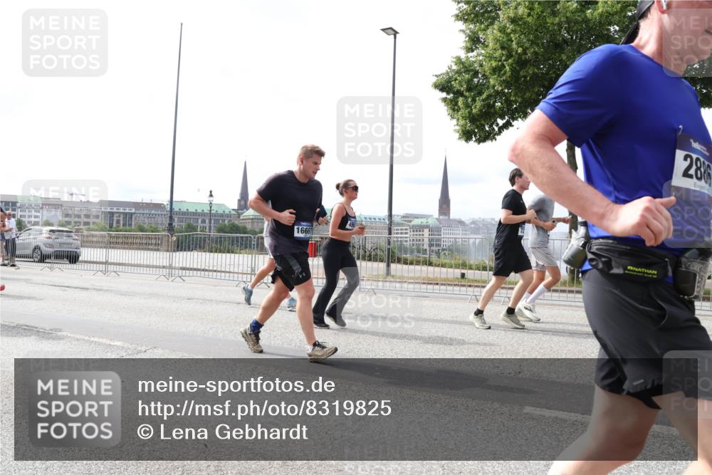 29.06.2025 - hella hamburg halbmarathon Lena Gebhardt http://msf.ph/oto/8319825 29.06.2025 10:22:43 Lombardsbrücke 16667, 286, 1029, 1187, 1598, 1853, 2022, 2294, 2351, 2479, 2766, 2886, 3003, 3029, 3034, 3108, 3430, 3457, 3511, 3600, 3601, 3910, 3946, 4113, 4114, 4131, 4556, 4559, 4829, 4969, 4970, 5079, 5223, 5343, 5629, 5798, 5838, 6030, 6048, 6049, 6303, 6307, 6347, 6820, 6826, 6899, 7097, 7188, 7190, 7266, 7276, 7529, 7794, 7925, 8355, 8511, 8855, 8931, 9256, 9913, 10205, 10826, 12190, 13921, 14525, 14801 meine-sportfotos.de