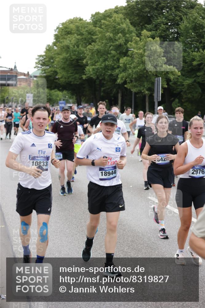 29.06.2025 - hella hamburg halbmarathon Jannik Wohlers http://msf.ph/oto/8319827 29.06.2025 10:39:19 Lombardsbrücke 2313, 2578, 2976, 3046, 4298, 4609, 4752, 5045, 5701, 6427, 6428, 6719, 6726, 6739, 7053, 7125, 7199, 7429, 8107, 8612, 8995, 9080, 9569, 9747, 9777, 10441, 10627, 10648, 10666, 10714, 10833, 10901, 10939, 11461, 11664, 11982, 12150, 12631, 12680, 13495, 13644, 14111, 14674, 14882, 15265, 15494, 16532, 17379, 17407, 17634, 17666, 17695, 18157, 18944, 19121 meine-sportfotos.de