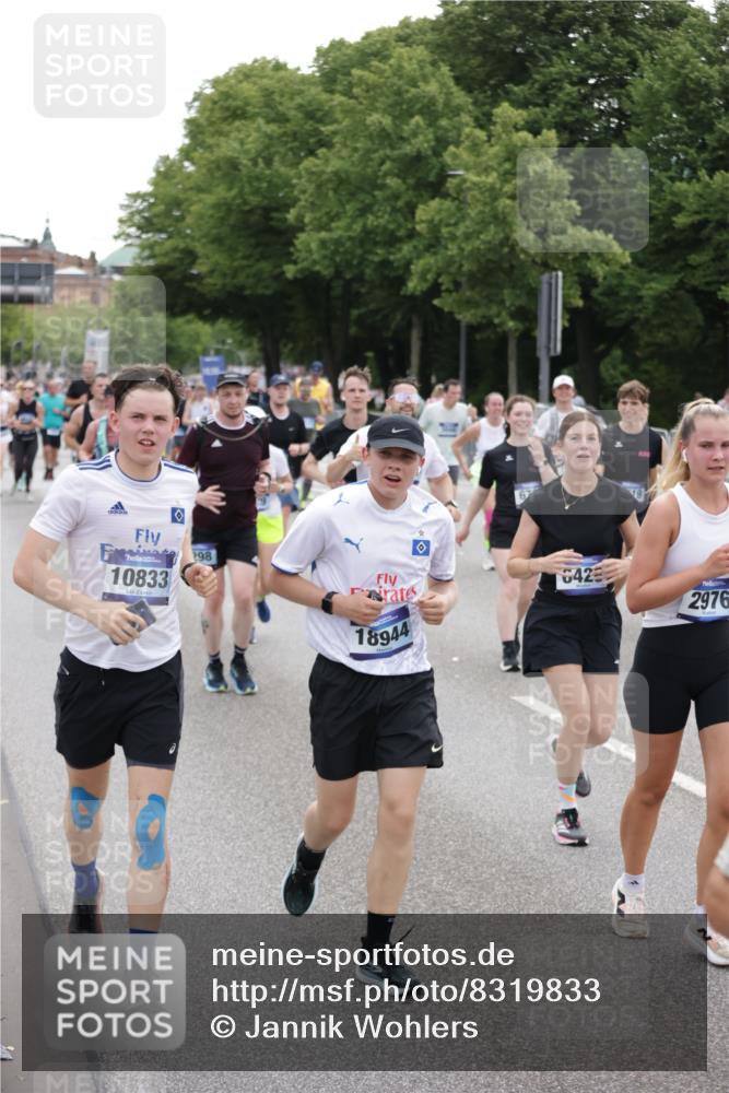 29.06.2025 - hella hamburg halbmarathon Jannik Wohlers http://msf.ph/oto/8319833 29.06.2025 10:39:19 Lombardsbrücke 2313, 2578, 2976, 3046, 4298, 4609, 4752, 5045, 5701, 6427, 6428, 6719, 6726, 6739, 7053, 7125, 7199, 7429, 8107, 8612, 8995, 9080, 9569, 9747, 9777, 10441, 10627, 10648, 10666, 10714, 10833, 10901, 10939, 11461, 11664, 11982, 12150, 12631, 12680, 13495, 13644, 14111, 14674, 14882, 15265, 15494, 16532, 17379, 17407, 17634, 17666, 17695, 18157, 18944, 19121 meine-sportfotos.de