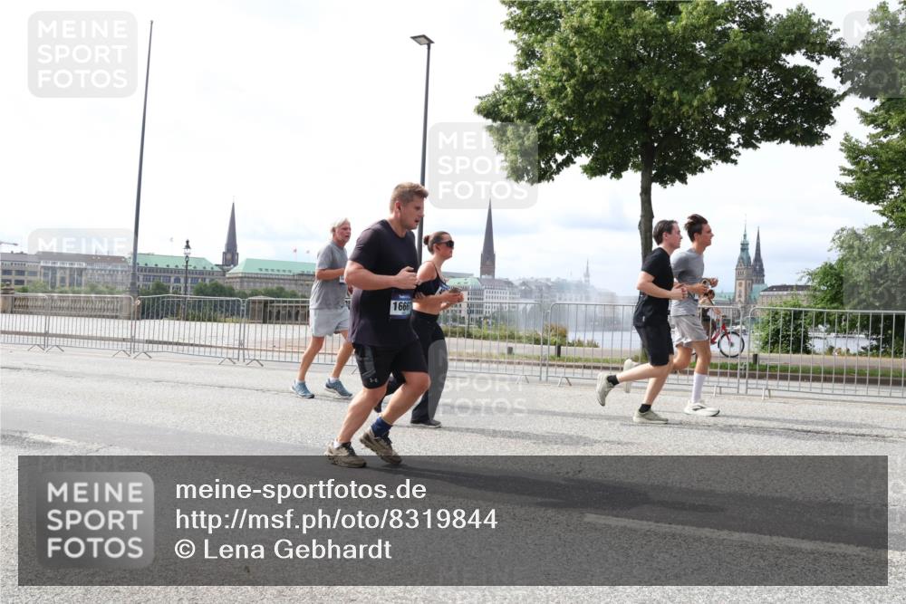 29.06.2025 - hella hamburg halbmarathon Lena Gebhardt http://msf.ph/oto/8319844 29.06.2025 10:22:44 Lombardsbrücke 1666, 1029, 1187, 1598, 1853, 2022, 2294, 2351, 2479, 2766, 2886, 3003, 3029, 3034, 3108, 3430, 3457, 3511, 3600, 3601, 3910, 3946, 4113, 4114, 4131, 4556, 4559, 4829, 4969, 4970, 5079, 5223, 5343, 5629, 5798, 5838, 6030, 6048, 6049, 6303, 6307, 6347, 6784, 6785, 6820, 6826, 6899, 7097, 7188, 7190, 7266, 7276, 7529, 7794, 7925, 8355, 8511, 8855, 8931, 9133, 9256, 9913, 10205, 10826, 12190, 13921, 14525, 14801 meine-sportfotos.de