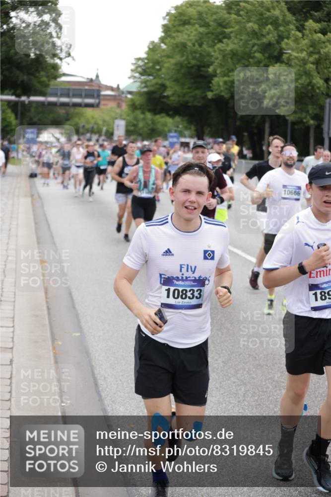 29.06.2025 - hella hamburg halbmarathon Jannik Wohlers http://msf.ph/oto/8319845 29.06.2025 10:39:20 Lombardsbrücke 2313, 2578, 2976, 3046, 4298, 4609, 4752, 5045, 5701, 6427, 6428, 6719, 6726, 6739, 7053, 7125, 7199, 7429, 8107, 8612, 9080, 9569, 9747, 9777, 10441, 10648, 10666, 10714, 10833, 10901, 10939, 11664, 11982, 12150, 12631, 12680, 13495, 13644, 14111, 14674, 14882, 15265, 15494, 16532, 16784, 17379, 17407, 17634, 17695, 18157, 18944, 19121 meine-sportfotos.de