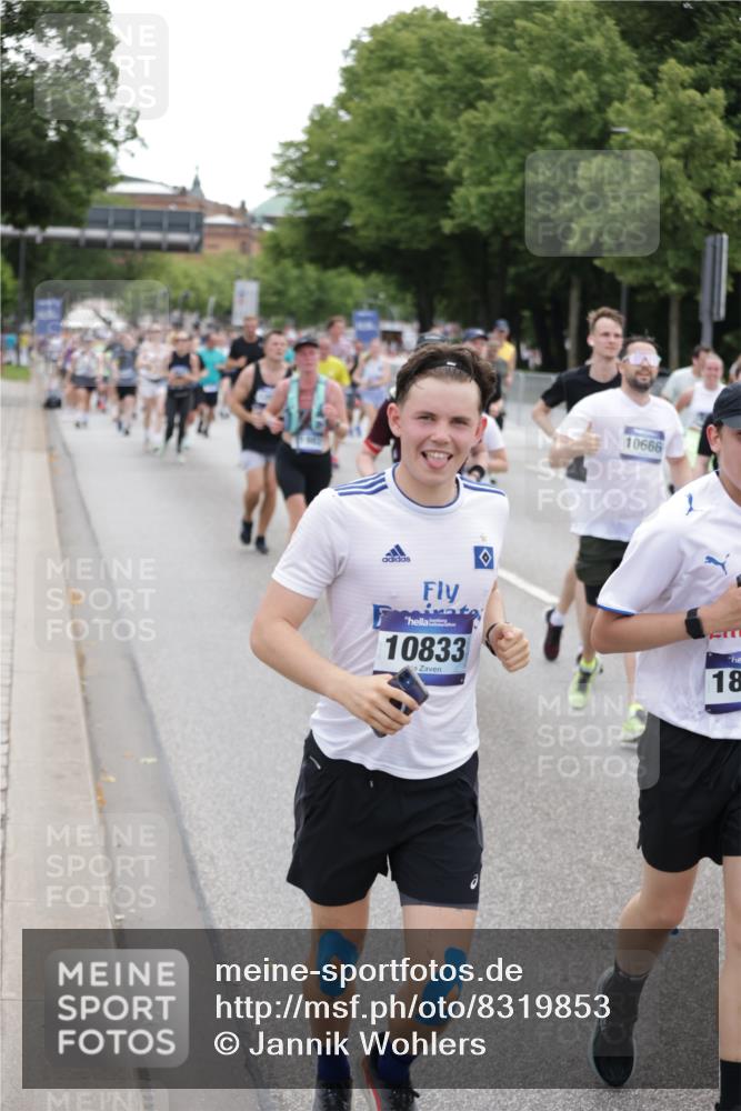 29.06.2025 - hella hamburg halbmarathon Jannik Wohlers http://msf.ph/oto/8319853 29.06.2025 10:39:20 Lombardsbrücke 2313, 2578, 2976, 3046, 4298, 4609, 4752, 5045, 5701, 6427, 6428, 6719, 6726, 6739, 7053, 7125, 7199, 7429, 8107, 8612, 9080, 9569, 9747, 9777, 10441, 10648, 10666, 10714, 10833, 10901, 10939, 11664, 11982, 12150, 12631, 12680, 13495, 13644, 14111, 14674, 14882, 15265, 15494, 16532, 16784, 17379, 17407, 17634, 17695, 18157, 18944, 19121 meine-sportfotos.de