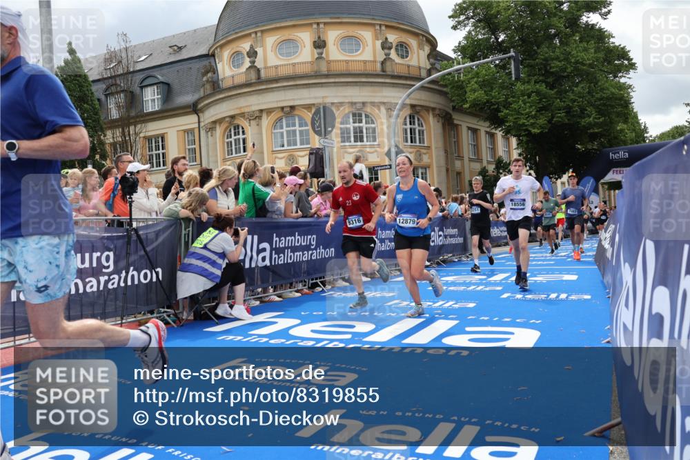 29.06.2025 - hella hamburg halbmarathon Strokosch-Dieckow http://msf.ph/oto/8319855 29.06.2025 10:58:34 Ziel 1319, 2619, 2978, 3251, 4467, 5341, 6592, 6595, 7082, 7659, 8322, 9316, 12712, 12809, 12862, 12879, 13694, 15197, 16189, 18501, 18556, 18587, 19166 meine-sportfotos.de