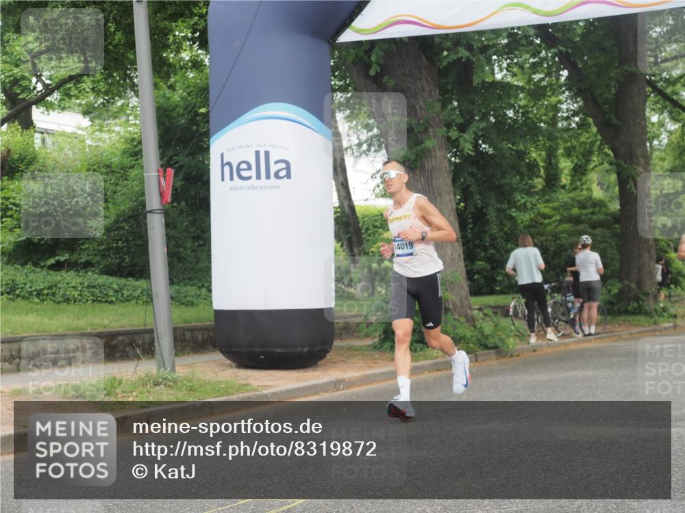 29.06.2025 - hella hamburg halbmarathon KatJ http://msf.ph/oto/8319872 29.06.2025 10:16:23 Zwischen KM18-KM19  meine-sportfotos.de