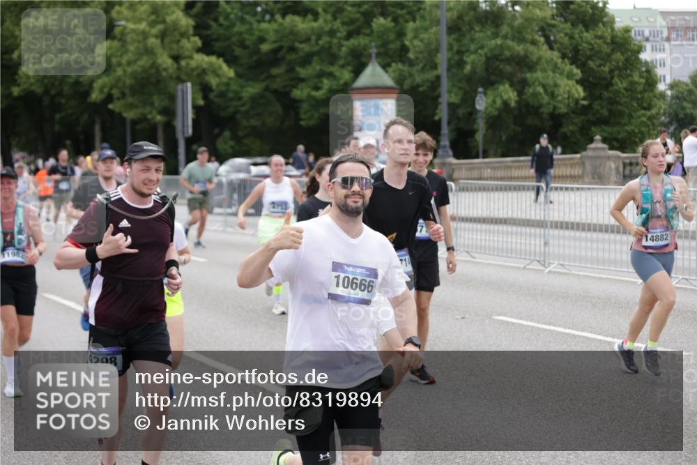 29.06.2025 - hella hamburg halbmarathon Jannik Wohlers http://msf.ph/oto/8319894 29.06.2025 10:39:21 Lombardsbrücke 2313, 2578, 2976, 3046, 3882, 3883, 3884, 4298, 4609, 4752, 5045, 5701, 6427, 6428, 6719, 6726, 6739, 7045, 7053, 7125, 7199, 7429, 8107, 8612, 8622, 9080, 9747, 9777, 10441, 10648, 10666, 10714, 10833, 10901, 10939, 11664, 11982, 12150, 12631, 12680, 13495, 13644, 14674, 14882, 15265, 15494, 16532, 16784, 17379, 17407, 17634, 17695, 18157, 18944, 19121 meine-sportfotos.de