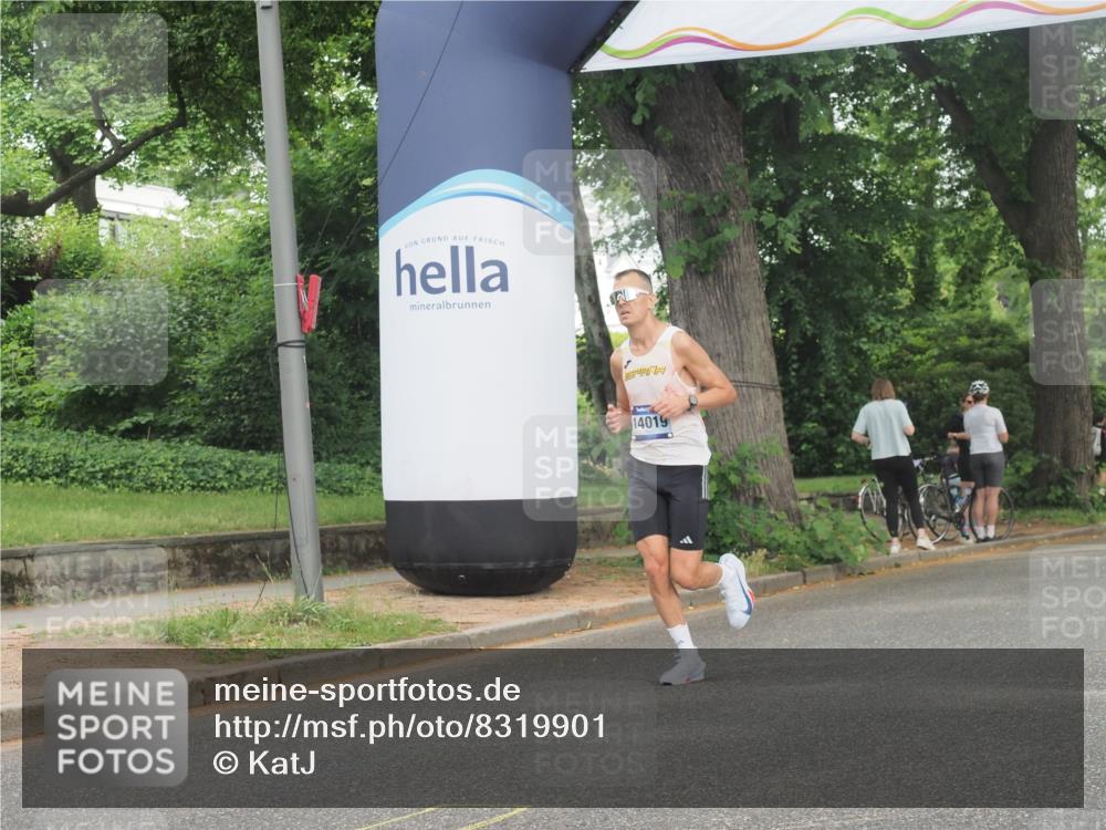 29.06.2025 - hella hamburg halbmarathon KatJ http://msf.ph/oto/8319901 29.06.2025 10:16:23 Zwischen KM18-KM19  meine-sportfotos.de