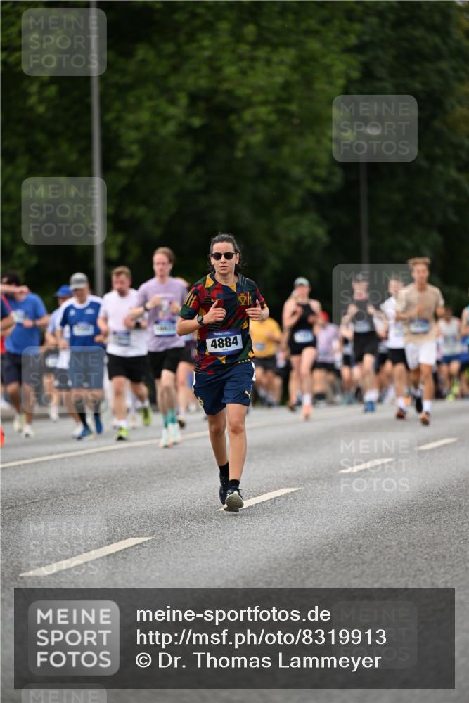 29.06.2025 - hella hamburg halbmarathon Dr. Thomas Lammeyer http://msf.ph/oto/8319913 29.06.2025 10:39:06 Kennedybrücke 1417, 1497, 2265, 2355, 2482, 2751, 3130, 3409, 4884, 5453, 6171, 6310, 6329, 6335, 6571, 6803, 6859, 7020, 7299, 8369, 8965, 9164, 9248, 10335, 10464, 10606 meine-sportfotos.de