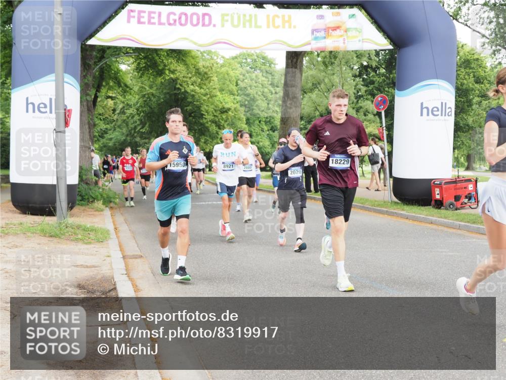 29.06.2025 - hella hamburg halbmarathon MichiJ http://msf.ph/oto/8319917 29.06.2025 10:37:10 Zwischen KM18-KM19 2020, 2234, 2880, 3414, 3562, 4247, 7657, 8819, 8921, 9303, 9770, 11819, 12421, 12670, 15950, 17745 meine-sportfotos.de