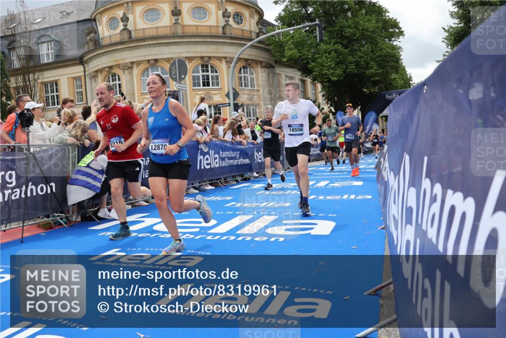 29.06.2025 - hella hamburg halbmarathon Strokosch-Dieckow http://msf.ph/oto/8319961 29.06.2025 10:58:34 Ziel 1319, 2619, 2978, 3251, 4467, 5341, 6592, 6595, 7082, 7659, 8322, 9316, 12712, 12809, 12862, 12879, 13694, 15197, 16189, 18501, 18556, 18587, 19166 meine-sportfotos.de