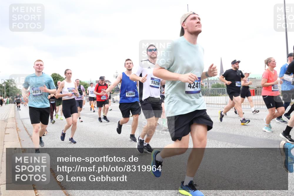 29.06.2025 - hella hamburg halbmarathon Lena Gebhardt http://msf.ph/oto/8319964 29.06.2025 10:57:15 Lombardsbrücke 2871, 69, 14414, 15060, 15298, 4241, 15640, 932, 1207, 2041, 2370, 2871, 2932, 3195, 3348, 3387, 3388, 3418, 3470, 3485, 3723, 3750, 3851, 4086, 4106, 4180, 4197, 4241, 4485, 4568, 4569, 4611, 4998, 5057, 5117, 5316, 5589, 5639, 5738, 5944, 6053, 6284, 6827, 6832, 6981, 7381, 7416, 7417, 7592, 7728, 7787, 7964, 8035, 8039, 8197, 8224, 8287, 8386, 8540, 8546, 8552, 8679, 8851, 8853, 8873, 9110, 9298, 9299 meine-sportfotos.de