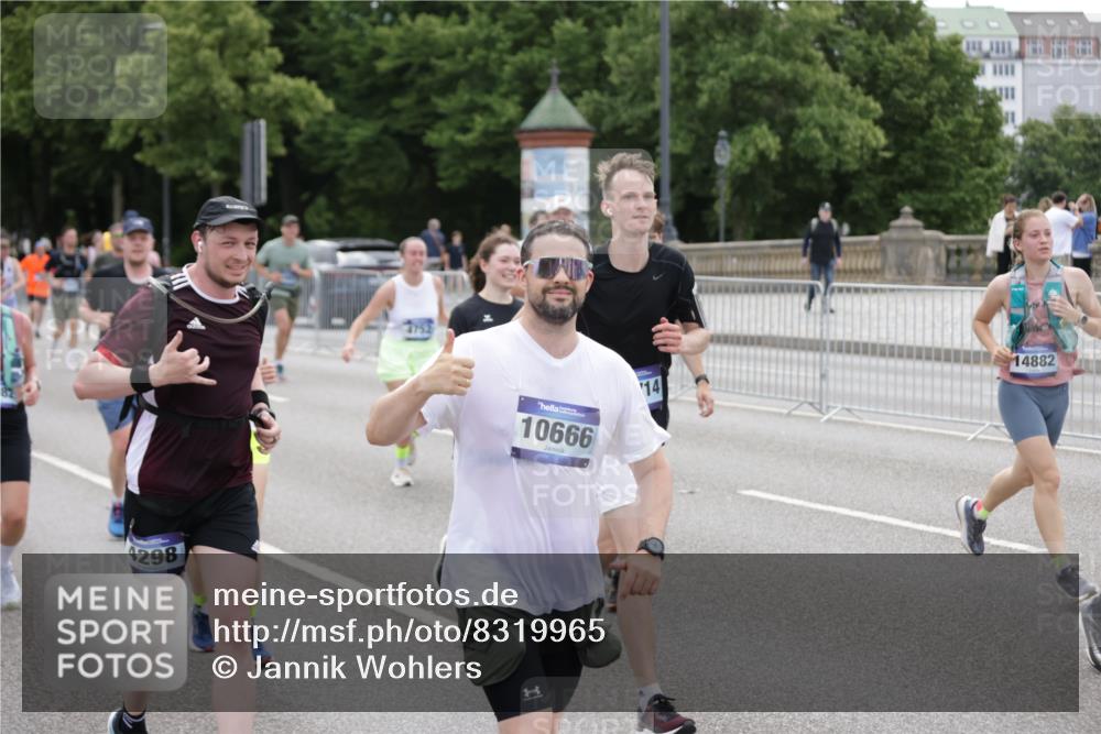29.06.2025 - hella hamburg halbmarathon Jannik Wohlers http://msf.ph/oto/8319965 29.06.2025 10:39:22 Lombardsbrücke 2313, 2578, 2976, 3046, 3882, 3883, 3884, 4298, 4752, 5045, 5701, 6427, 6428, 6719, 6726, 6739, 7045, 7053, 7125, 7199, 7429, 8107, 8612, 8622, 9080, 9747, 10441, 10648, 10666, 10714, 10833, 10901, 10939, 11664, 11874, 11982, 12631, 12883, 13644, 14674, 14882, 15265, 15494, 16532, 16784, 17379, 17407, 17634, 17695, 18157, 18944, 19121, 19163 meine-sportfotos.de