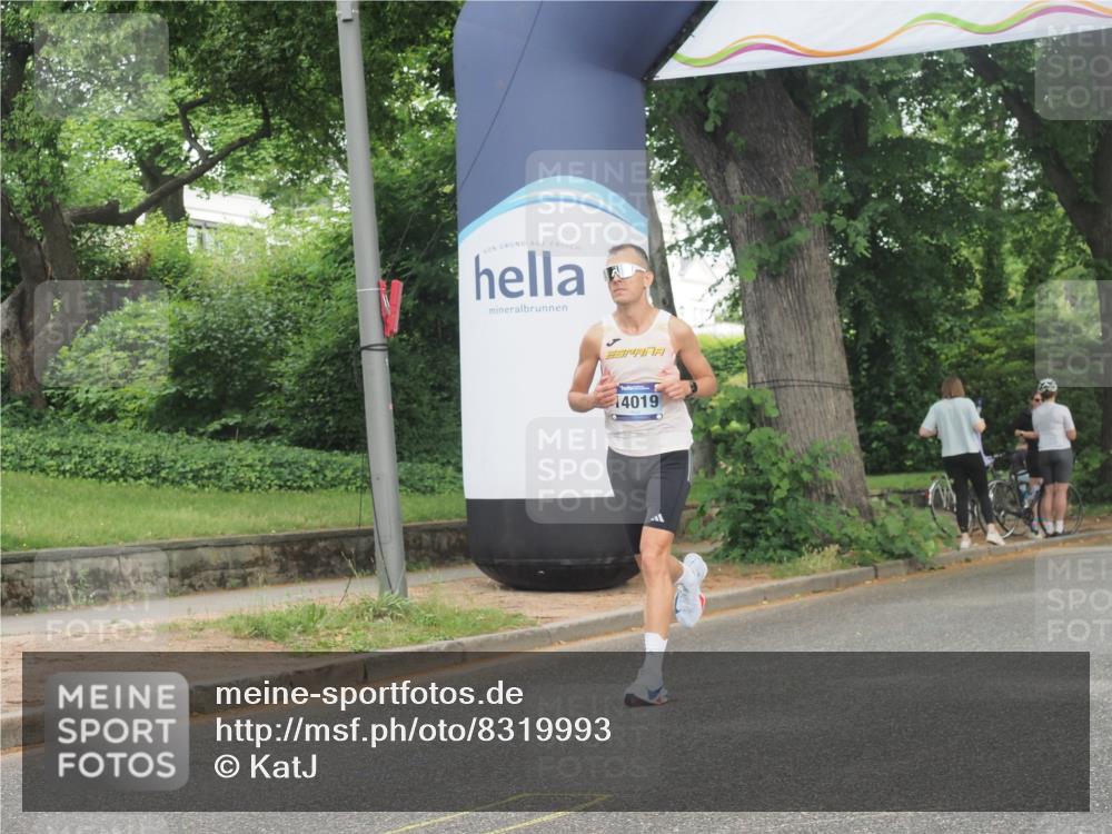 29.06.2025 - hella hamburg halbmarathon KatJ http://msf.ph/oto/8319993 29.06.2025 10:16:24 Zwischen KM18-KM19  meine-sportfotos.de