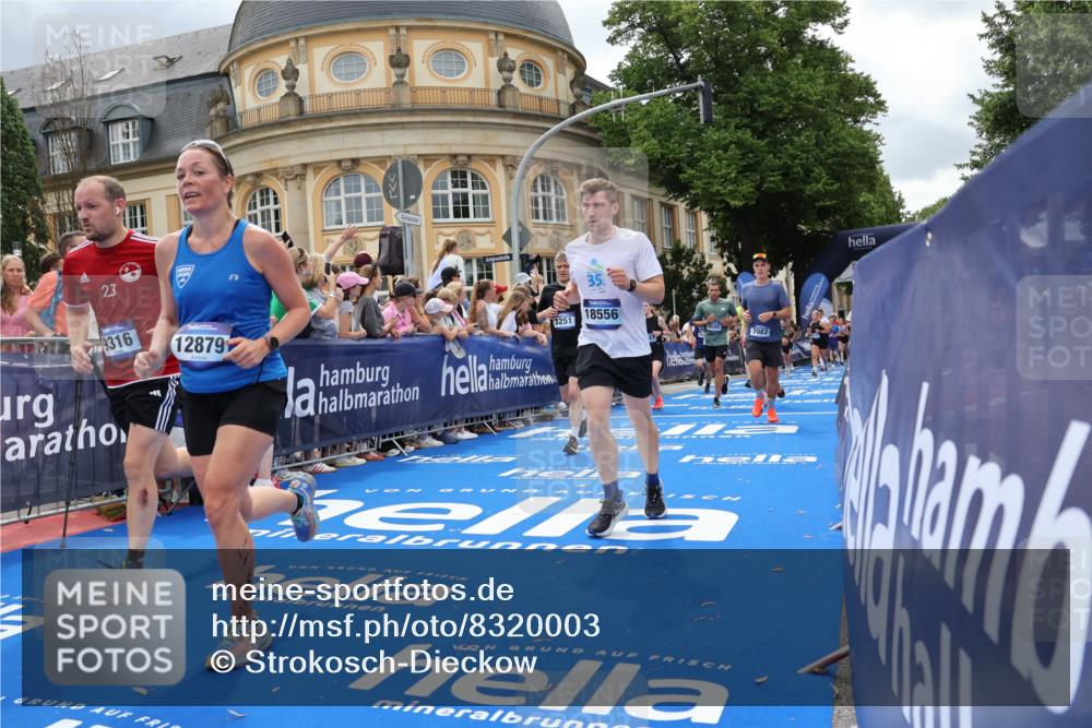 29.06.2025 - hella hamburg halbmarathon Strokosch-Dieckow http://msf.ph/oto/8320003 29.06.2025 10:58:35 Ziel 1319, 2619, 2656, 2978, 3251, 4467, 5341, 6592, 6595, 7082, 7659, 8322, 9316, 10943, 11605, 11846, 12712, 12809, 12862, 12879, 13694, 15197, 16189, 18501, 18556, 18587 meine-sportfotos.de