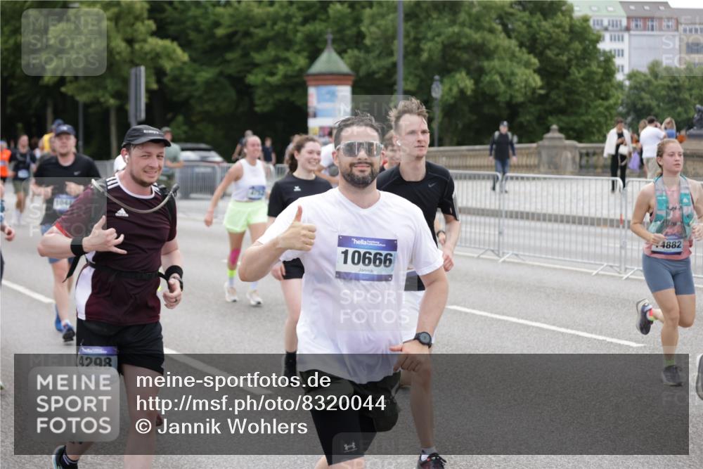 29.06.2025 - hella hamburg halbmarathon Jannik Wohlers http://msf.ph/oto/8320044 29.06.2025 10:39:22 Lombardsbrücke 2313, 2578, 2976, 3046, 3882, 3883, 3884, 4298, 4752, 5045, 5701, 6427, 6428, 6719, 6726, 6739, 7045, 7053, 7125, 7199, 7429, 8107, 8612, 8622, 9080, 9747, 10441, 10648, 10666, 10714, 10833, 10901, 10939, 11664, 11874, 11982, 12631, 12883, 13644, 14674, 14882, 15265, 15494, 16532, 16784, 17379, 17407, 17634, 17695, 18157, 18944, 19121, 19163 meine-sportfotos.de