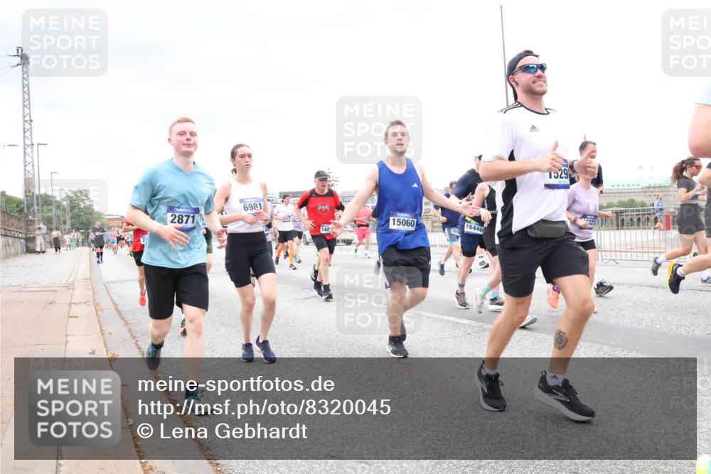 29.06.2025 - hella hamburg halbmarathon Lena Gebhardt http://msf.ph/oto/8320045 29.06.2025 10:57:15 Lombardsbrücke 6981, 2871, 15060, 1910, 16446, 1529, 323, 1207, 2041, 2370, 2871, 2932, 3195, 3348, 3387, 3388, 3418, 3470, 3485, 3723, 3750, 3851, 4086, 4106, 4180, 4197, 4241, 4485, 4568, 4569, 4611, 4998, 5057, 5117, 5316, 5589, 5639, 5738, 5944, 6053, 6284, 6827, 6832, 6981, 7381, 7416, 7417, 7592, 7728, 7787, 7964, 8035, 8039, 8197, 8224, 8287, 8386, 8540, 8546, 8552, 8679, 8851, 8853, 8873, 9110, 9298, 9299 meine-sportfotos.de