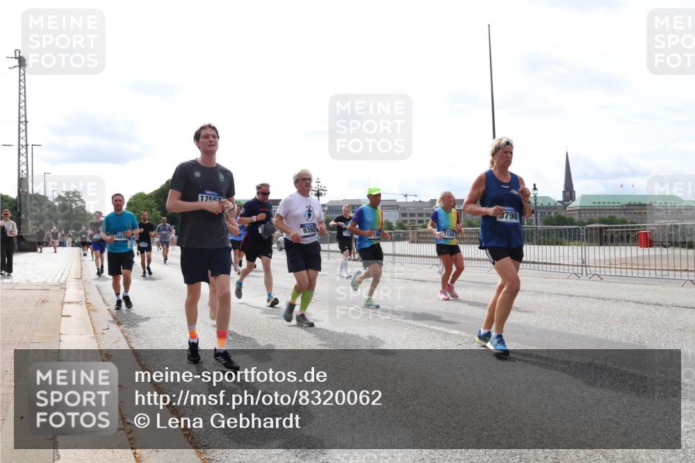 29.06.2025 - hella hamburg halbmarathon Lena Gebhardt http://msf.ph/oto/8320062 29.06.2025 10:22:45 Lombardsbrücke 16874, 17557, 9392, 798, 1029, 1187, 1598, 1853, 2022, 2294, 2351, 2479, 2766, 2886, 3003, 3029, 3034, 3108, 3430, 3457, 3511, 3600, 3601, 3910, 3946, 4113, 4114, 4131, 4556, 4559, 4829, 4969, 4970, 5079, 5223, 5343, 5629, 5798, 5838, 6030, 6048, 6049, 6303, 6307, 6347, 6784, 6785, 6820, 6826, 6899, 7097, 7188, 7190, 7266, 7276, 7529, 7794, 7891, 7925, 8355, 8511, 8855, 8931, 9133, 9256, 9913, 10205, 10826, 12190, 13560, 13921, 14525, 14801 meine-sportfotos.de