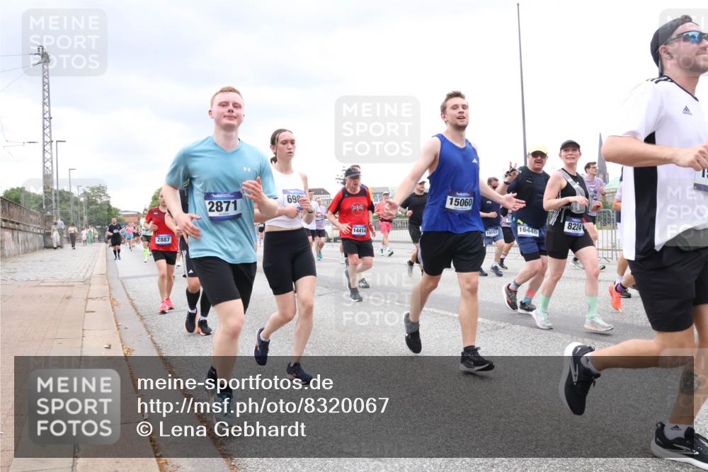 29.06.2025 - hella hamburg halbmarathon Lena Gebhardt http://msf.ph/oto/8320067 29.06.2025 10:57:15 Lombardsbrücke 2887, 2871, 692, 14414, 15060, 19102, 16446, 8224, 1207, 2041, 2370, 2871, 2932, 3195, 3348, 3387, 3388, 3418, 3470, 3485, 3723, 3750, 3851, 4086, 4106, 4180, 4197, 4241, 4485, 4568, 4569, 4611, 4998, 5057, 5117, 5316, 5589, 5639, 5738, 5944, 6053, 6284, 6827, 6832, 6981, 7381, 7416, 7417, 7592, 7728, 7787, 7964, 8035, 8039, 8197, 8224, 8287, 8386, 8540, 8546, 8552, 8679, 8851, 8853, 8873, 9110, 9298, 9299 meine-sportfotos.de