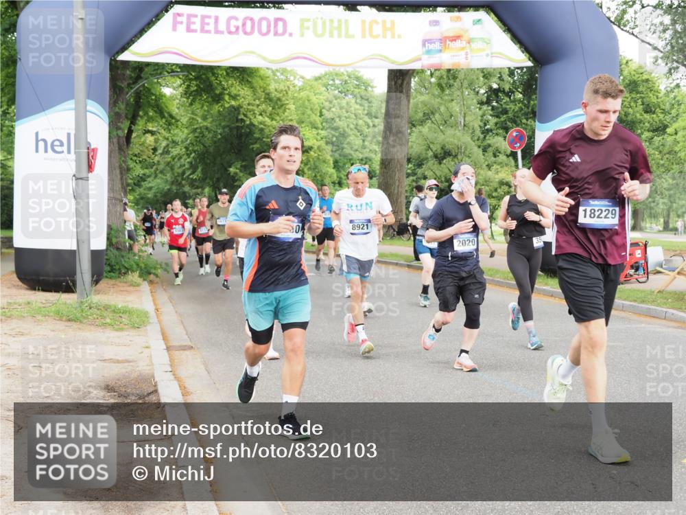 29.06.2025 - hella hamburg halbmarathon MichiJ http://msf.ph/oto/8320103 29.06.2025 10:37:11 Zwischen KM18-KM19 2020, 2234, 2880, 3562, 4247, 7657, 8921, 9031, 9303, 9770, 10859, 11819, 12421, 12670, 15950, 16738, 17745 meine-sportfotos.de