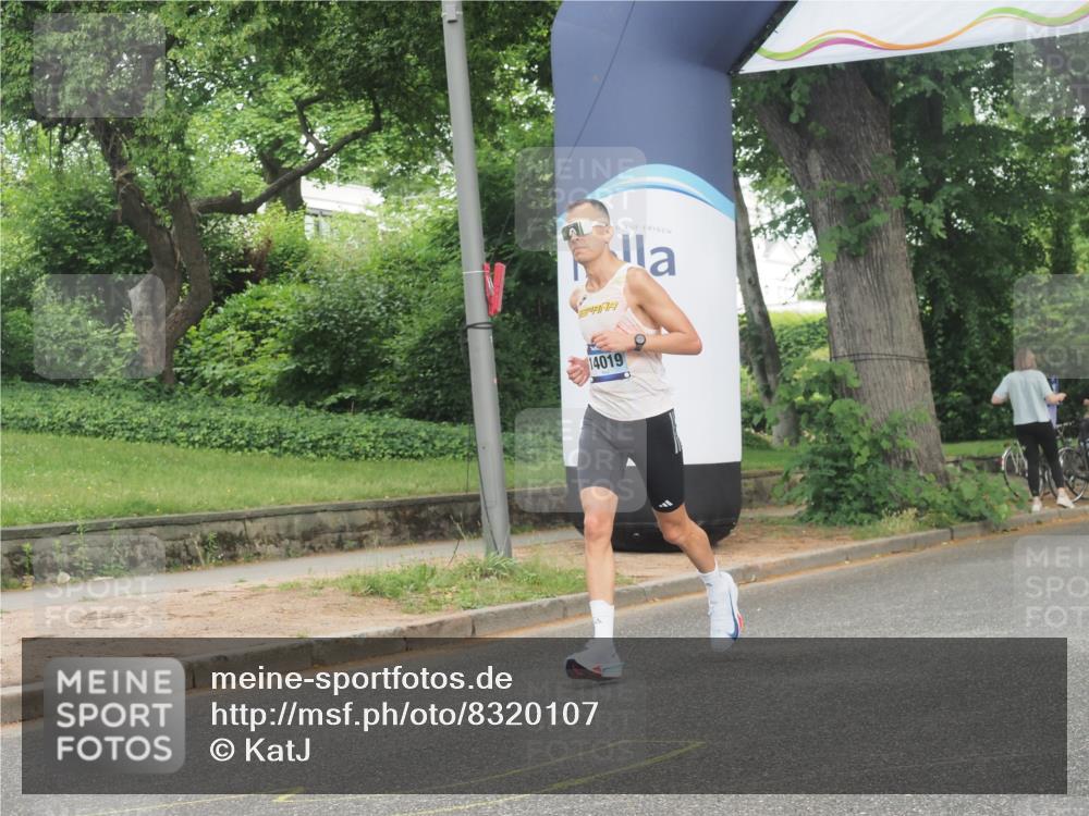 29.06.2025 - hella hamburg halbmarathon KatJ http://msf.ph/oto/8320107 29.06.2025 10:16:24 Zwischen KM18-KM19  meine-sportfotos.de