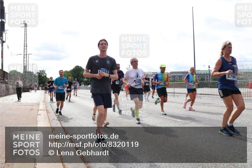 29.06.2025 - hella hamburg halbmarathon Lena Gebhardt http://msf.ph/oto/8320119 29.06.2025 10:22:45 Lombardsbrücke 16874, 5343, 7557, 752, 9392, 17438, 7190, 5798, 1029, 1187, 1598, 1853, 2022, 2294, 2351, 2479, 2766, 2886, 3003, 3029, 3034, 3108, 3430, 3457, 3511, 3600, 3601, 3910, 3946, 4113, 4114, 4131, 4556, 4559, 4829, 4969, 4970, 5079, 5223, 5343, 5629, 5798, 5838, 6030, 6048, 6049, 6303, 6307, 6347, 6784, 6785, 6820, 6826, 6899, 7097, 7188, 7190, 7266, 7276, 7529, 7794, 7891, 7925, 8355, 8511, 8855, 8931, 9133, 9256, 9913, 10205, 10826, 12190, 13560, 13921, 14525, 14801 meine-sportfotos.de
