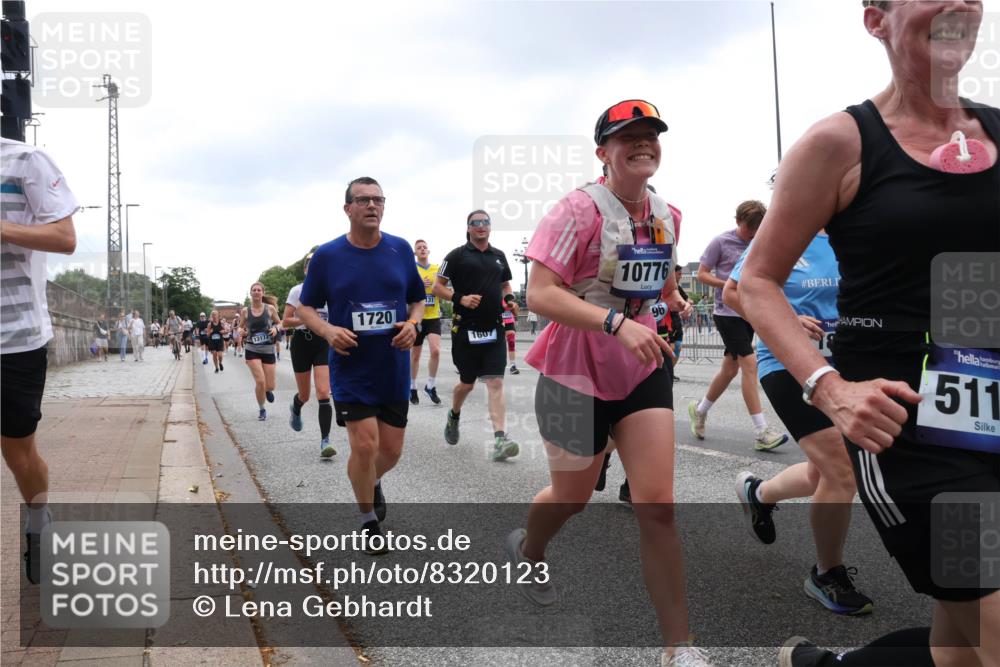 29.06.2025 - hella hamburg halbmarathon Lena Gebhardt http://msf.ph/oto/8320123 29.06.2025 10:47:15 Lombardsbrücke 13172, 1720, 131, 1607, 10776, 511, 1073, 1185, 1286, 1363, 1434, 1463, 1523, 1593, 1607, 1704, 1720, 1961, 2148, 2211, 2320, 2327, 2407, 2537, 2555, 2556, 2665, 2981, 2994, 3339, 3407, 3823, 4037, 4184, 4239, 4325, 4483, 4806, 4895, 4974, 4975, 5111, 5114, 5796, 5895, 5953, 6255, 6256, 6485, 6496, 6740, 6879, 6995, 7073, 7403, 7412, 7430, 7431, 7630, 7631, 7827, 8105, 8131, 8270, 8486, 8553, 8684, 8706, 8915, 8953, 8967, 9018, 11458, 11738 meine-sportfotos.de