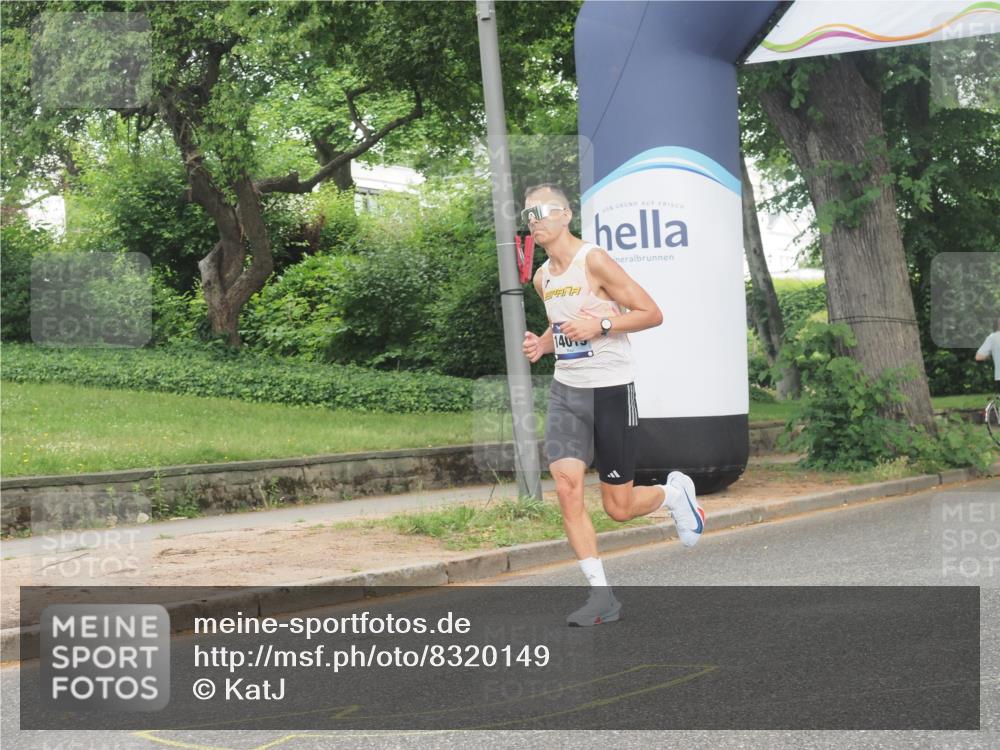 29.06.2025 - hella hamburg halbmarathon KatJ http://msf.ph/oto/8320149 29.06.2025 10:16:24 Zwischen KM18-KM19  meine-sportfotos.de