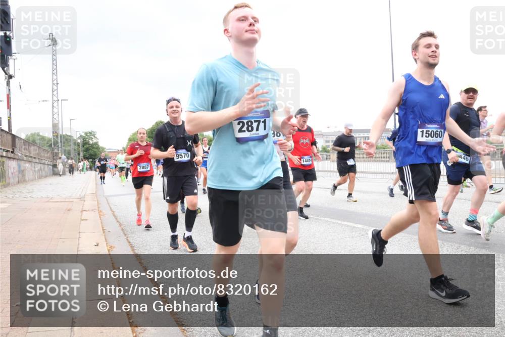 29.06.2025 - hella hamburg halbmarathon Lena Gebhardt http://msf.ph/oto/8320162 29.06.2025 10:57:16 Lombardsbrücke 2887, 9570, 2871, 14414, 15060, 446, 1207, 1643, 2041, 2370, 2871, 2932, 3195, 3348, 3387, 3388, 3418, 3470, 3485, 3723, 3750, 3851, 4086, 4106, 4180, 4197, 4241, 4485, 4568, 4569, 4611, 4998, 5057, 5117, 5316, 5589, 5639, 5738, 6053, 6284, 6827, 6832, 6981, 7381, 7416, 7417, 7592, 7728, 7787, 7964, 8035, 8039, 8197, 8224, 8287, 8386, 8540, 8546, 8552, 8679, 8851, 8853, 8873, 9110, 9298, 9299 meine-sportfotos.de