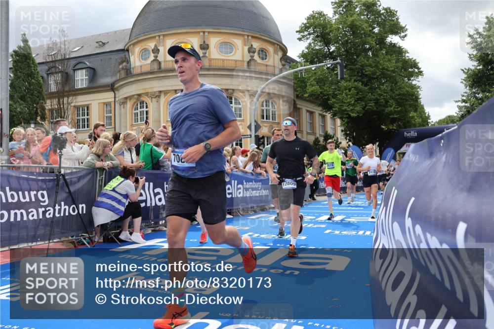 29.06.2025 - hella hamburg halbmarathon Strokosch-Dieckow http://msf.ph/oto/8320173 29.06.2025 10:58:37 Ziel 1319, 2619, 2656, 2978, 3251, 4467, 5341, 5675, 6592, 6595, 7082, 7659, 8322, 8929, 9316, 10943, 11605, 11846, 12712, 12809, 12862, 12879, 13512, 13694, 13880, 14266, 14902, 15197, 16189, 17839, 18501, 18556, 18587 meine-sportfotos.de