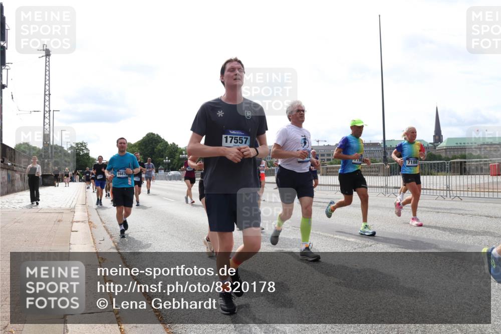 29.06.2025 - hella hamburg halbmarathon Lena Gebhardt http://msf.ph/oto/8320178 29.06.2025 10:22:45 Lombardsbrücke 16874, 5343, 17557, 718, 1029, 1187, 1598, 1853, 2022, 2294, 2351, 2479, 2766, 2886, 3003, 3029, 3034, 3108, 3430, 3457, 3511, 3600, 3601, 3910, 3946, 4113, 4114, 4131, 4556, 4559, 4829, 4969, 4970, 5079, 5223, 5343, 5629, 5798, 5838, 6030, 6048, 6049, 6303, 6307, 6347, 6784, 6785, 6820, 6826, 6899, 7097, 7188, 7190, 7266, 7276, 7529, 7794, 7891, 7925, 8355, 8511, 8855, 8931, 9133, 9256, 9913, 10205, 10826, 12190, 13560, 13921, 14525, 14801 meine-sportfotos.de