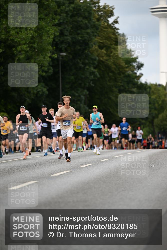 29.06.2025 - hella hamburg halbmarathon Dr. Thomas Lammeyer http://msf.ph/oto/8320185 29.06.2025 10:39:08 Kennedybrücke 1417, 1497, 2265, 2355, 2482, 2751, 3130, 3409, 4884, 5027, 5453, 5793, 6171, 6310, 6329, 6335, 6571, 6746, 6803, 6859, 7020, 7299, 8369, 9164, 9248, 10335, 10464, 10606 meine-sportfotos.de