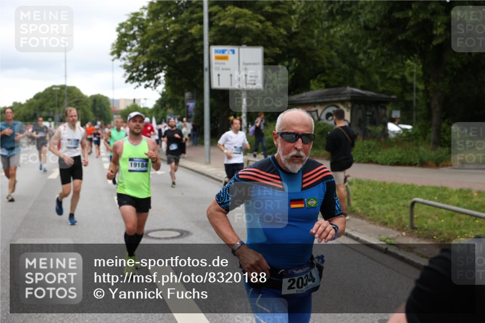 29.06.2025 - hella hamburg halbmarathon Yannick Fuchs http://msf.ph/oto/8320188 29.06.2025 10:50:59 20KM 1387, 1485, 2034, 2282, 2417, 2676, 3435, 3836, 4167, 4940, 5033, 5728, 6272, 7269, 7716, 8393, 8825, 9488, 9577, 9820, 10133, 10212, 11043, 11083, 11212, 11590, 11612, 11832, 12014, 12523, 13245, 13523, 13863, 14139, 14361, 14369, 14881, 15110, 15125, 15145, 15712, 15726, 16093, 16113, 16257, 16261, 16470, 16830, 16909, 17160, 17201, 17617, 17769, 17779, 17828, 17848, 18208, 18388, 18652, 19184 meine-sportfotos.de