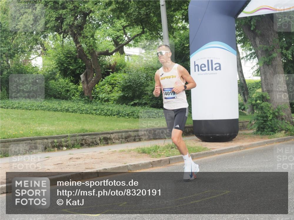 29.06.2025 - hella hamburg halbmarathon KatJ http://msf.ph/oto/8320191 29.06.2025 10:16:24 Zwischen KM18-KM19  meine-sportfotos.de