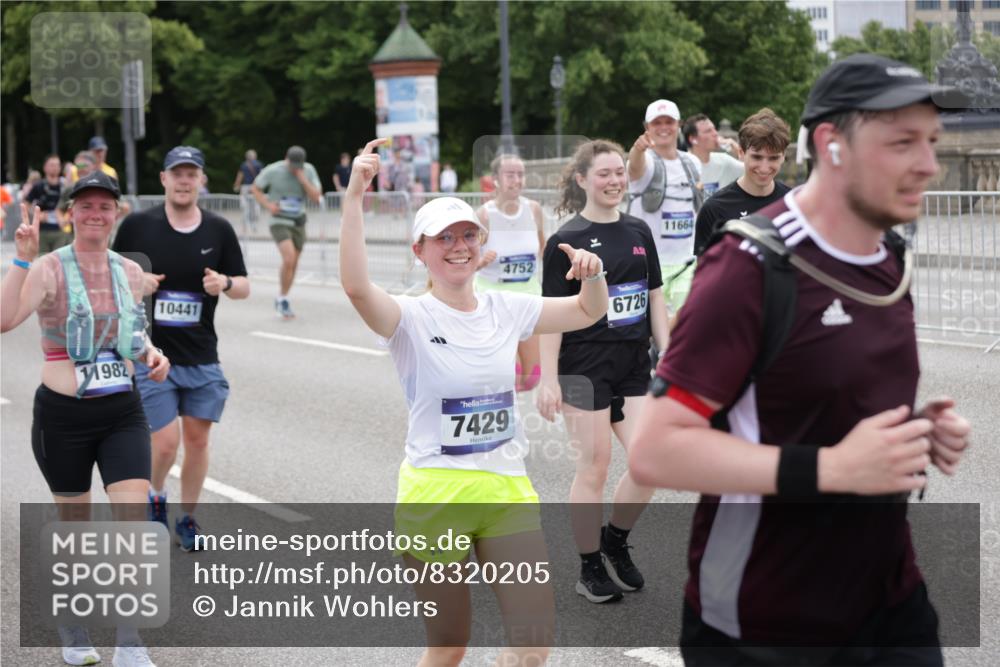 29.06.2025 - hella hamburg halbmarathon Jannik Wohlers http://msf.ph/oto/8320205 29.06.2025 10:39:23 Lombardsbrücke 1586, 1899, 2313, 2578, 2976, 3046, 3882, 3883, 3884, 4298, 4752, 5045, 5654, 5701, 6427, 6428, 6698, 6739, 7045, 7053, 7125, 7199, 7429, 8107, 8612, 8622, 8865, 8866, 9080, 9747, 10441, 10648, 10666, 10714, 10833, 10901, 10939, 11664, 11874, 11982, 12631, 12883, 13644, 14327, 14674, 14882, 15265, 16532, 16784, 17379, 17407, 17634, 17695, 18157, 18944, 19121, 19163 meine-sportfotos.de
