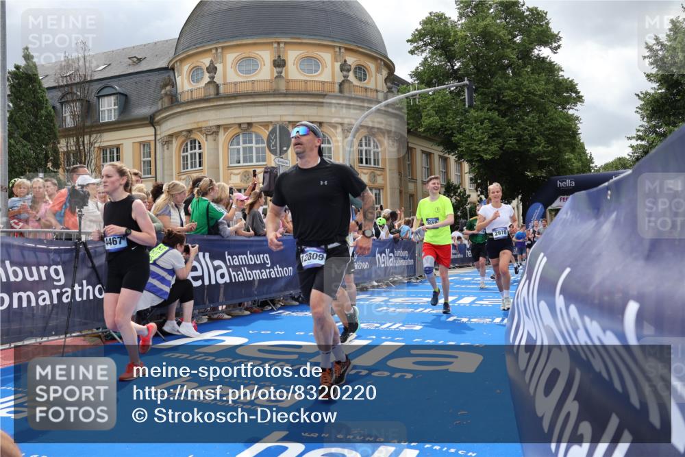 29.06.2025 - hella hamburg halbmarathon Strokosch-Dieckow http://msf.ph/oto/8320220 29.06.2025 10:58:37 Ziel 1319, 2619, 2656, 2978, 3251, 4467, 5341, 5675, 6592, 6595, 7082, 7659, 8322, 8929, 9316, 10943, 11605, 11846, 12712, 12809, 12862, 12879, 13512, 13694, 13880, 14266, 14902, 15197, 16189, 17839, 18501, 18556, 18587 meine-sportfotos.de